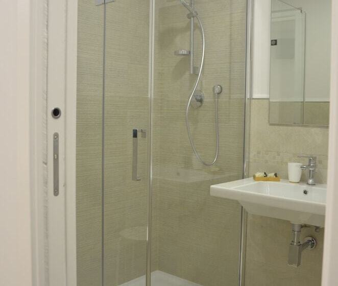 פנסיון In & Out Matera