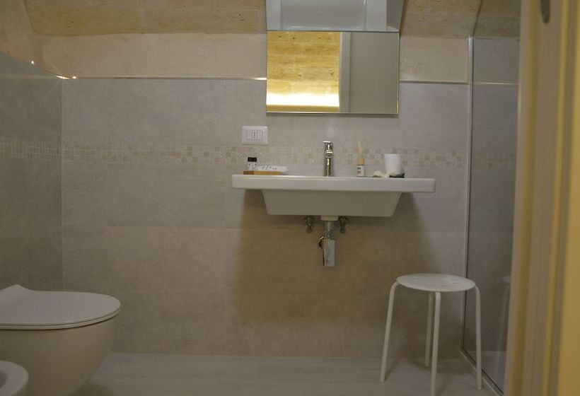 פנסיון In & Out Matera