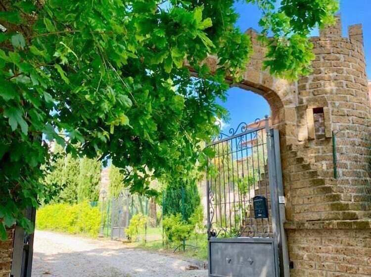 بنسيون La Torretta Guest House