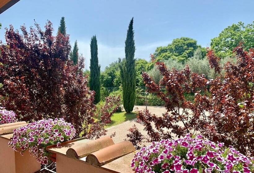 بنسيون La Torretta Guest House