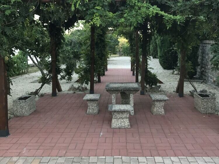 بنسيون La Torretta Guest House