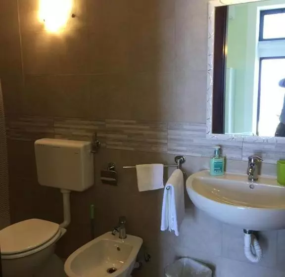 Majatalo Una Terrazza Sul Mare