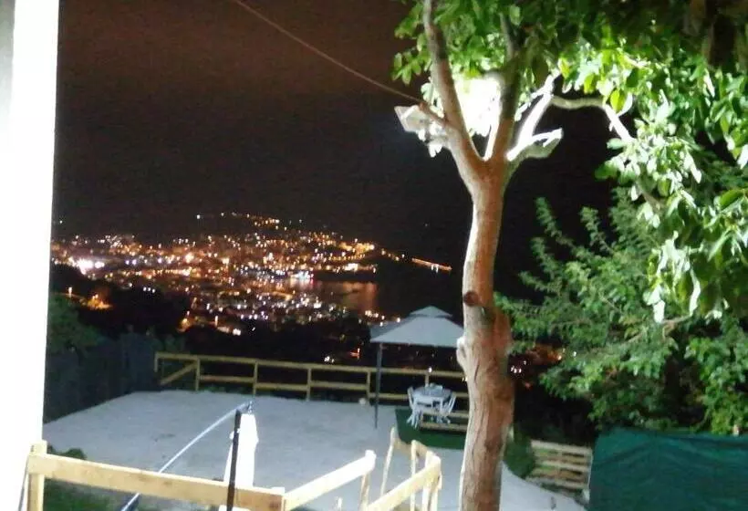 Majatalo Una Terrazza Sul Mare