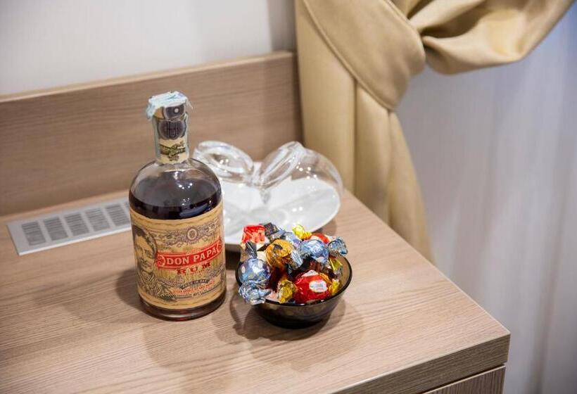 مبيت وإفطار Domus Porto Di Traiano Resort