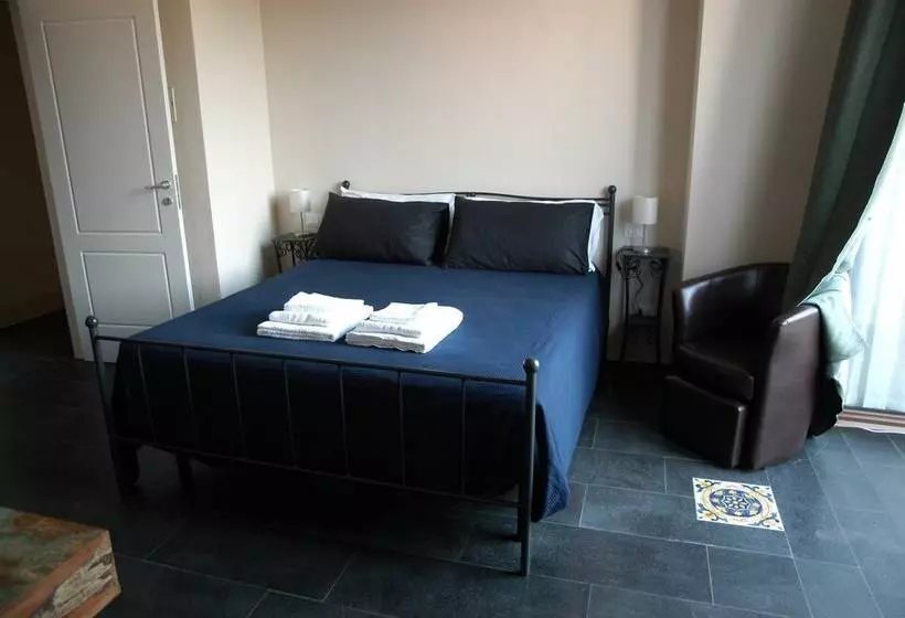 Castello D Alcontres B&b