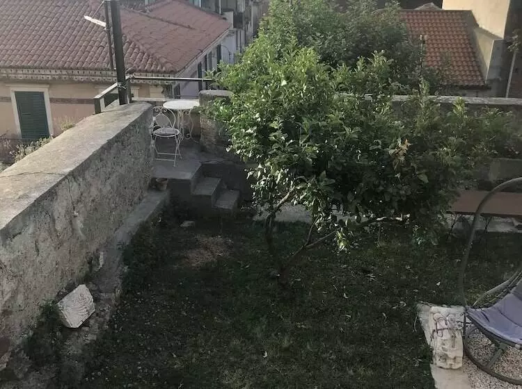 Castello D Alcontres B&b