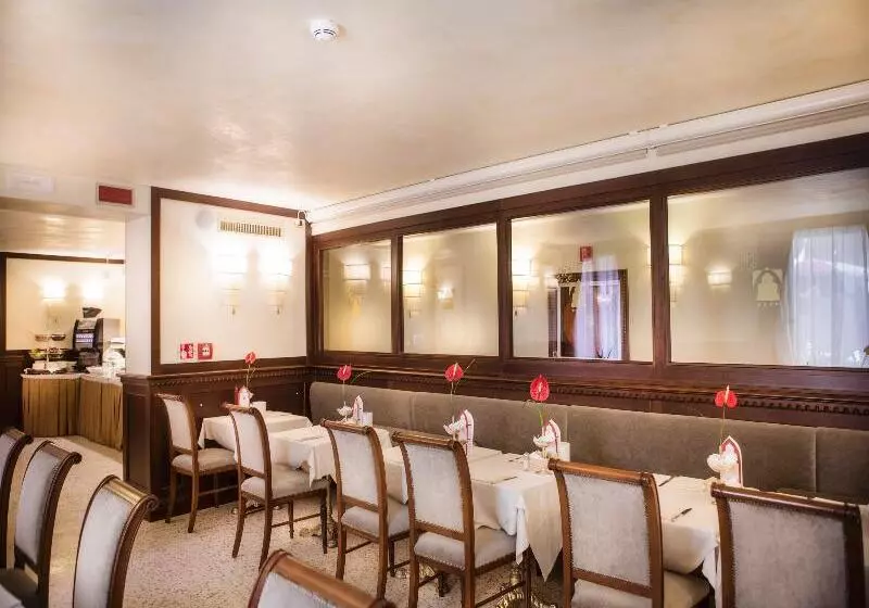 هتل Ai Mori D'Oriente