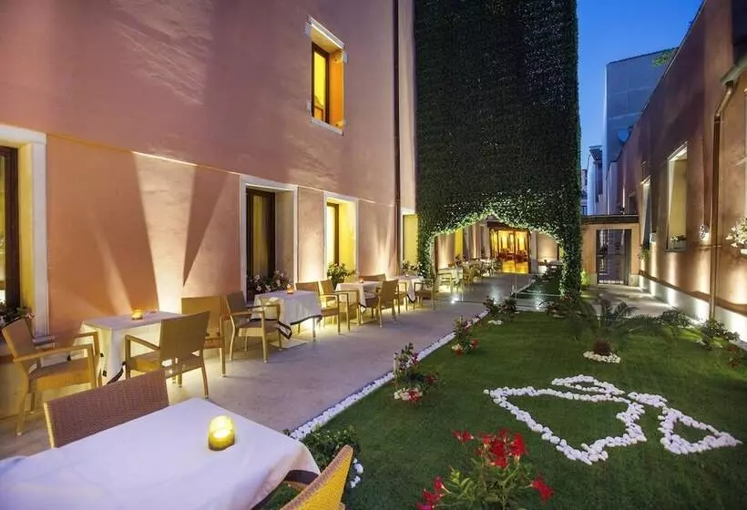 هتل Ai Mori D'Oriente