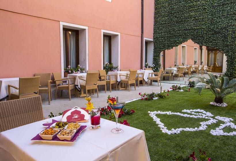 هتل Ai Mori D'Oriente