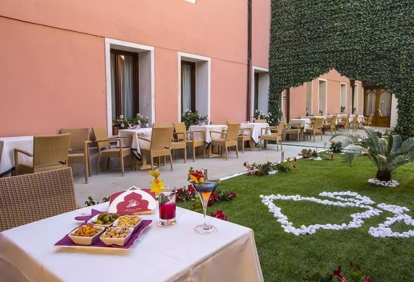 هتل Ai Mori D'Oriente