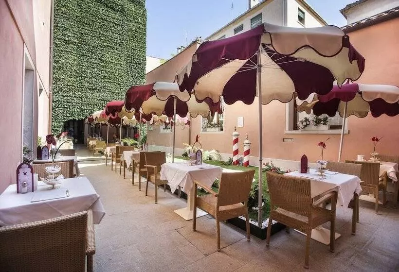 هتل Ai Mori D'Oriente