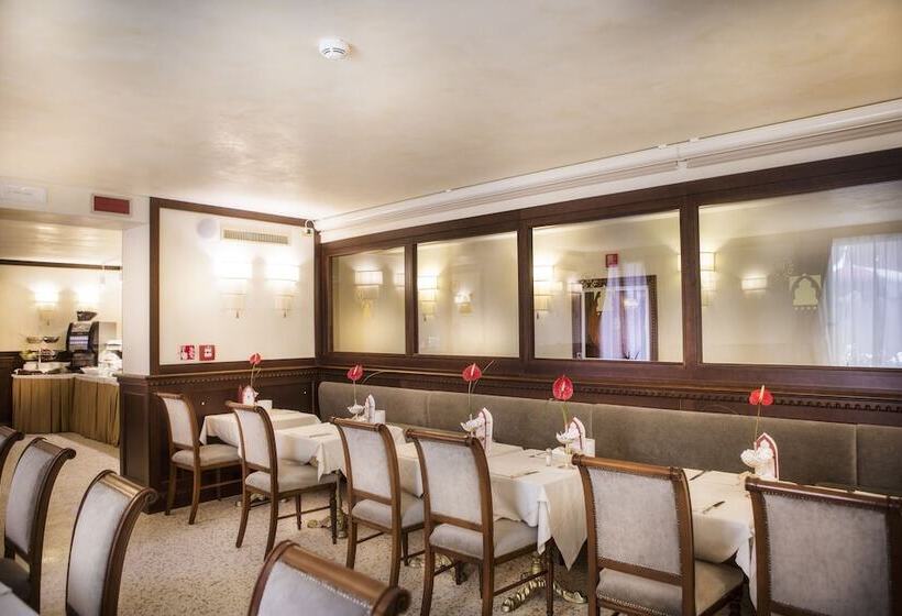 هتل Ai Mori D'Oriente