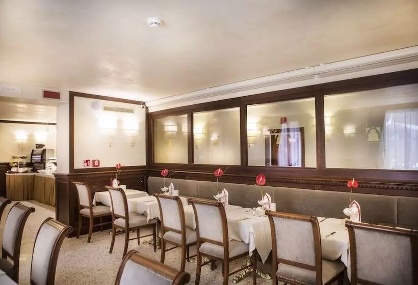 هتل Ai Mori D'Oriente