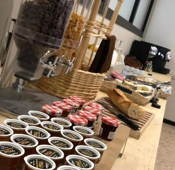 ホテル Et Appartements Les Platanes