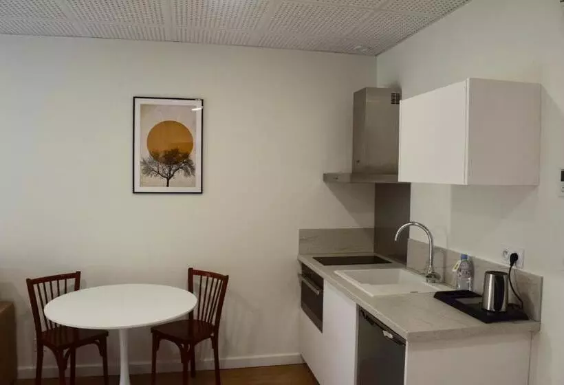 ホテル Et Appartements Les Platanes