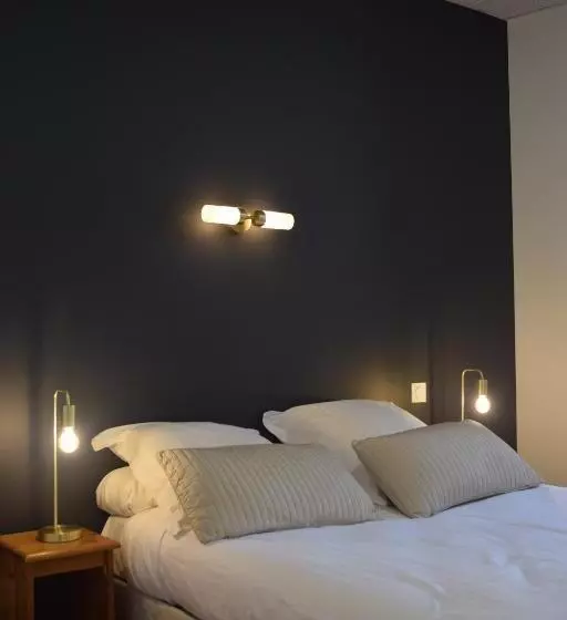 ホテル Et Appartements Les Platanes