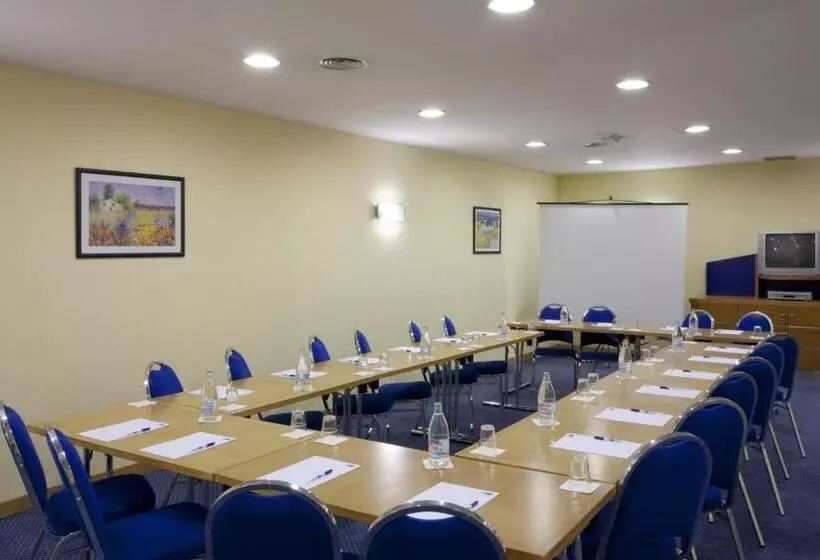 Отель Holiday Inn Express San Sebastian De Los Reyes, An Ihg