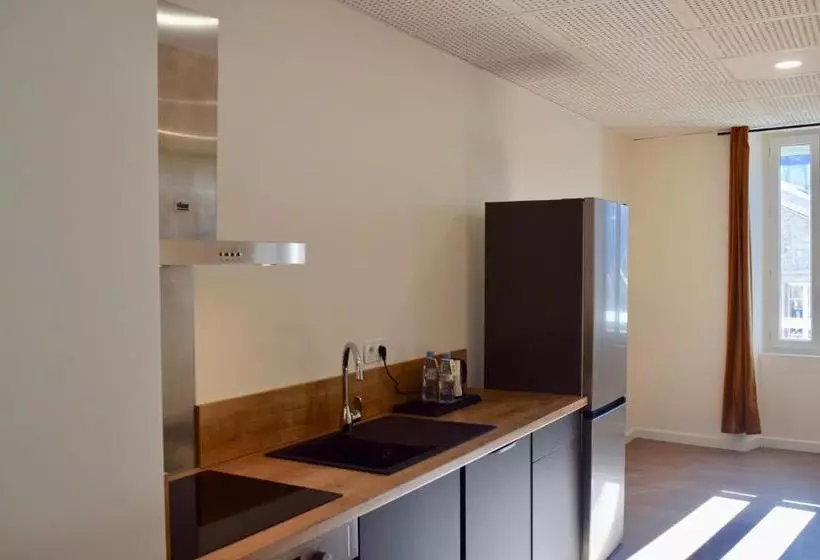 ホテル Et Appartements Les Platanes