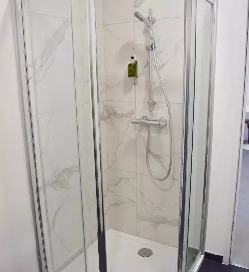 ホテル Et Appartements Les Platanes