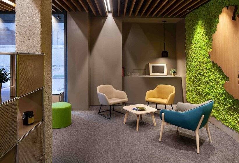 هتل Ibis Styles Pamplona Noain