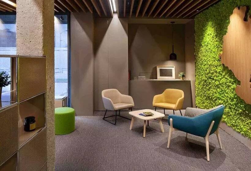 Отель Ibis Styles Pamplona Noain