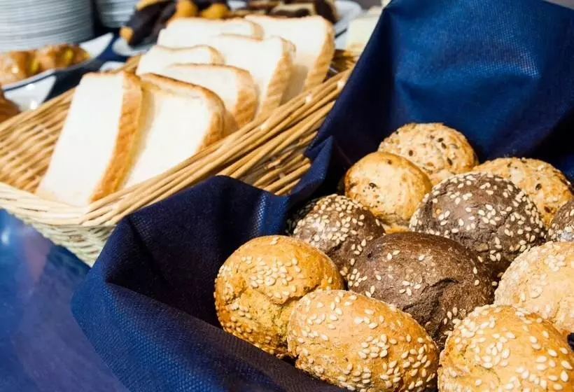 Отель Ibis Styles Pamplona Noain