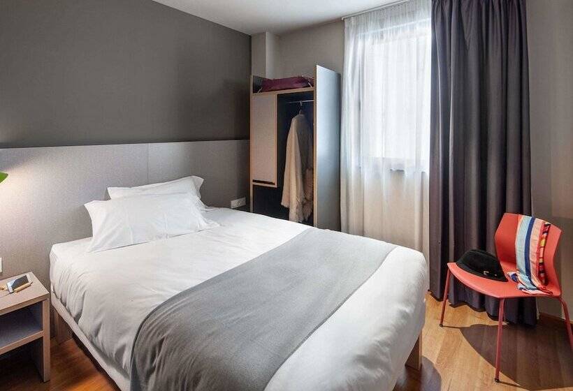 هتل Ibis Styles Pamplona Noain