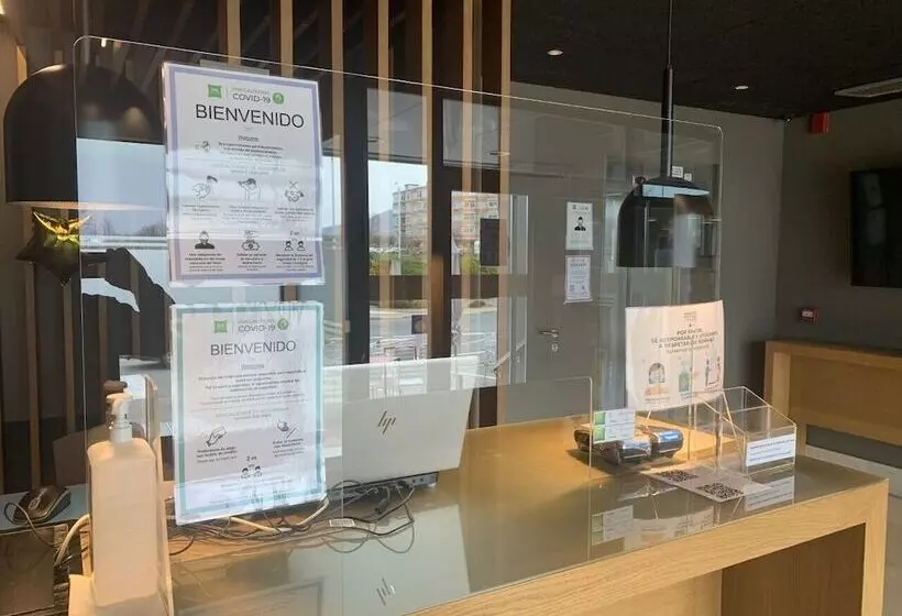 Отель Ibis Styles Pamplona Noain