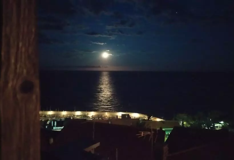 تختخواب و صبحانه La Terrazza