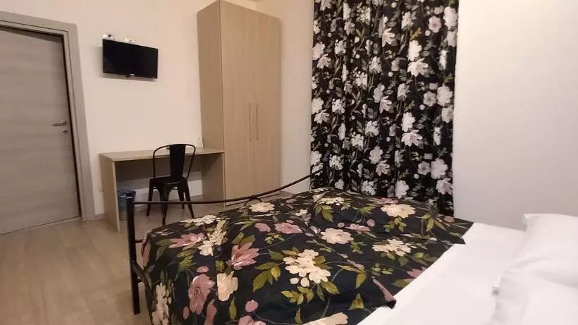 Aamiaismajoitus (B&B) Albano Station Rooms