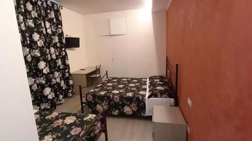 Aamiaismajoitus (B&B) Albano Station Rooms