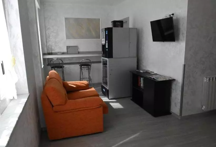 Aamiaismajoitus (B&B) Albano Station Rooms