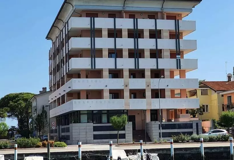 Aparthotel Capitol