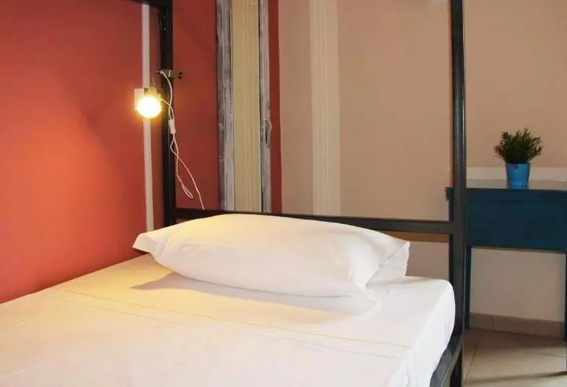 تختخواب و صبحانه Urban Pop Hostel & Bnb