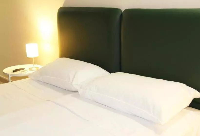 تختخواب و صبحانه Urban Pop Hostel & Bnb