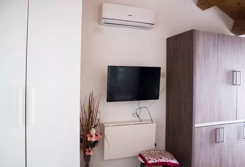 Eden Lilli   B & B Cartoceto