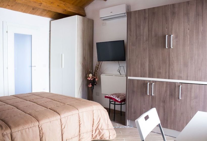 Eden Lilli   B & B Cartoceto