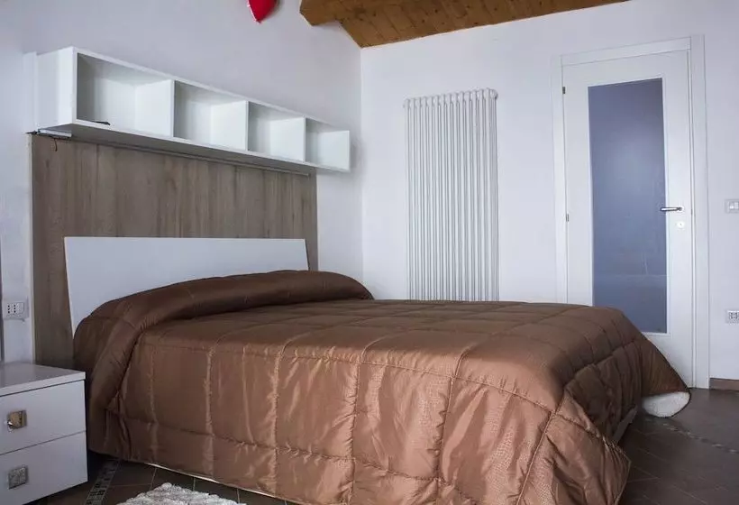 Eden Lilli   B & B Cartoceto