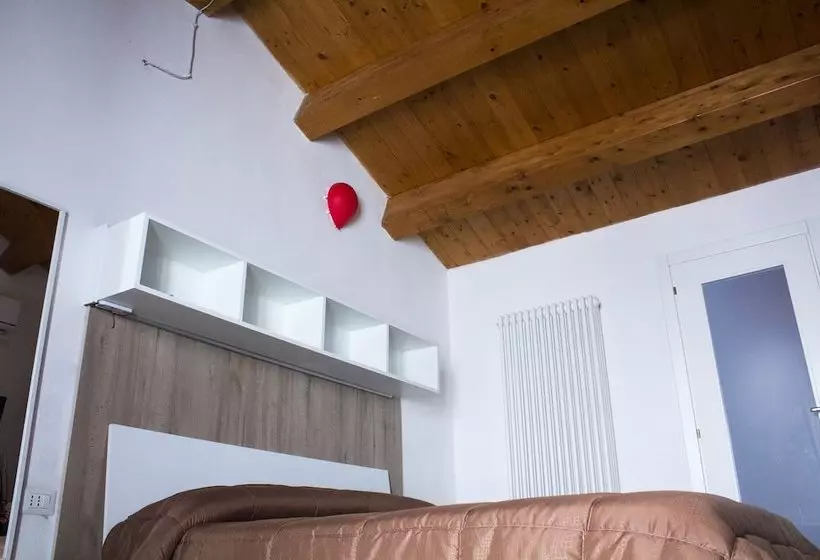 Eden Lilli   B & B Cartoceto