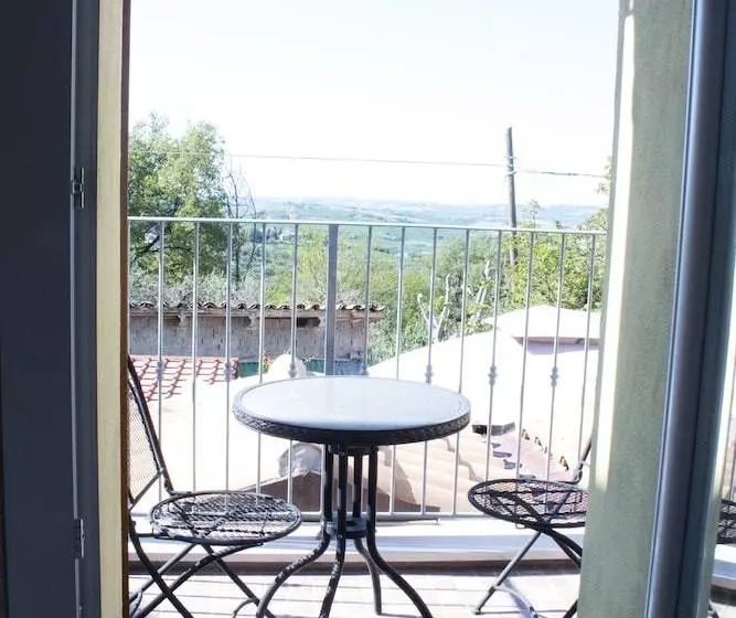 Eden Lilli   B & B Cartoceto