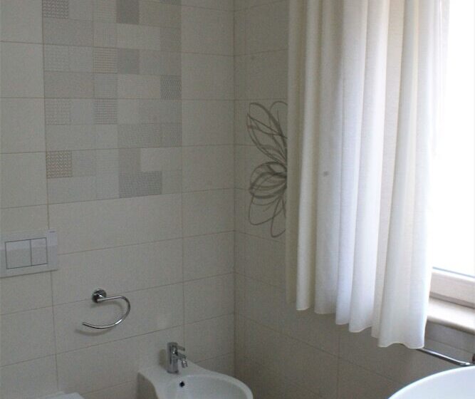 تختخواب و صبحانه Croce Nivera