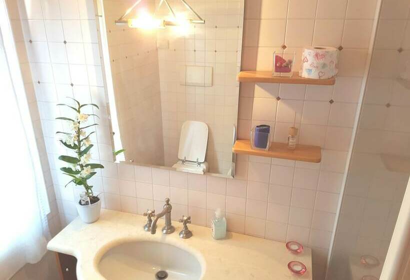 تختخواب و صبحانه Luci Dal Lago