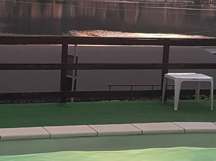 تختخواب و صبحانه Luci Dal Lago