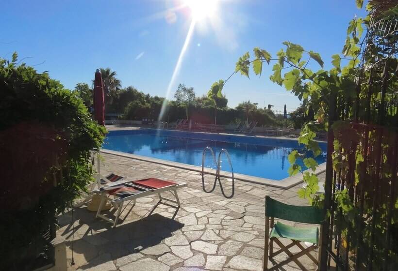 هتل Camping Bella Vista