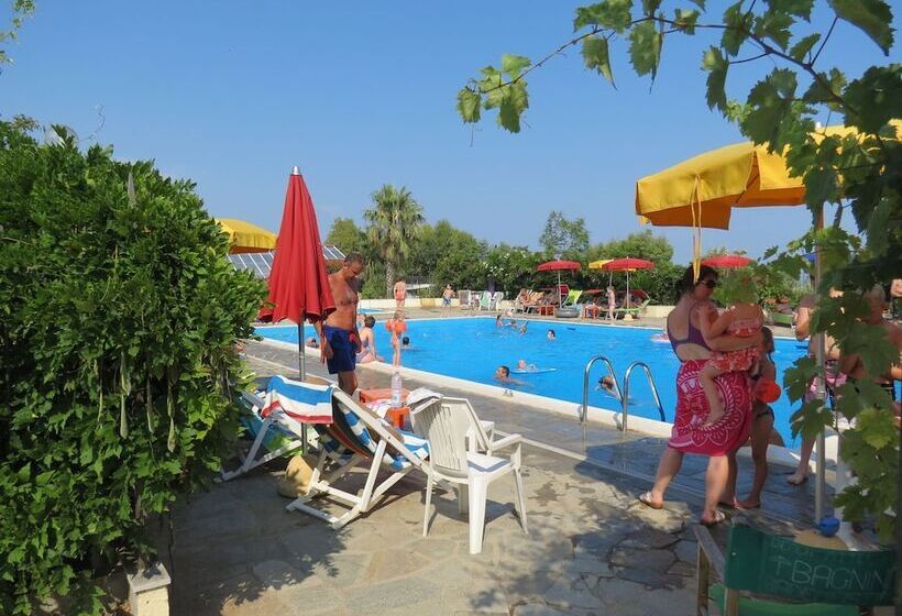 هتل Camping Bella Vista