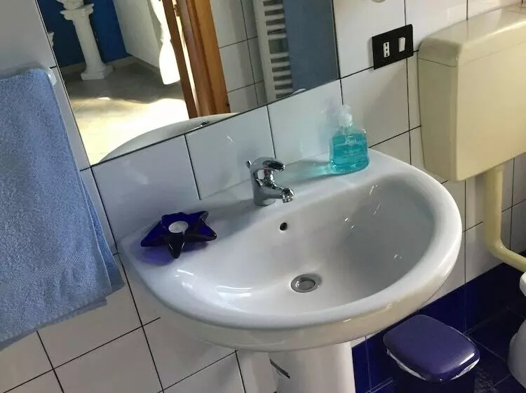 Aamiaismajoitus (B&B) Casapuccio Bed&breakfast Art&redesign