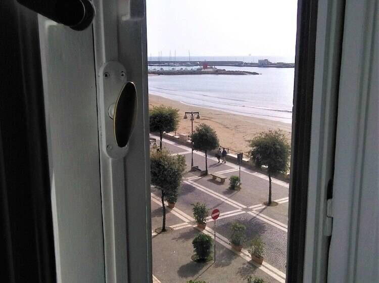 تختخواب و صبحانه Deja Vu