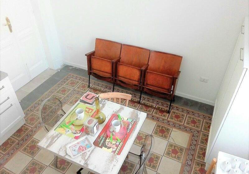 تختخواب و صبحانه Deja Vu