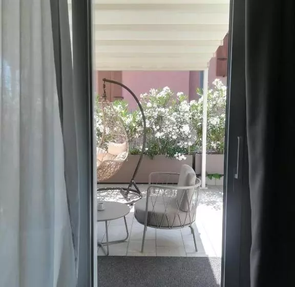 Bed & Breakfast La Home And Apartments