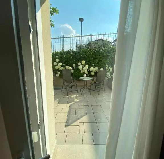 Bed & Breakfast La Home And Apartments